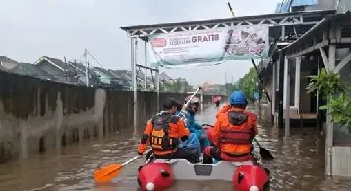 Hujan Deras Sebabkan Banjir di 24 Titik di Tangerang Selatan, Genangan Capai 140 Cm  ‎