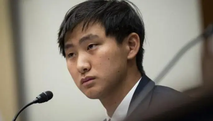 Pemuda Super Kaya Jadi Otak Baru di Balik Facebook