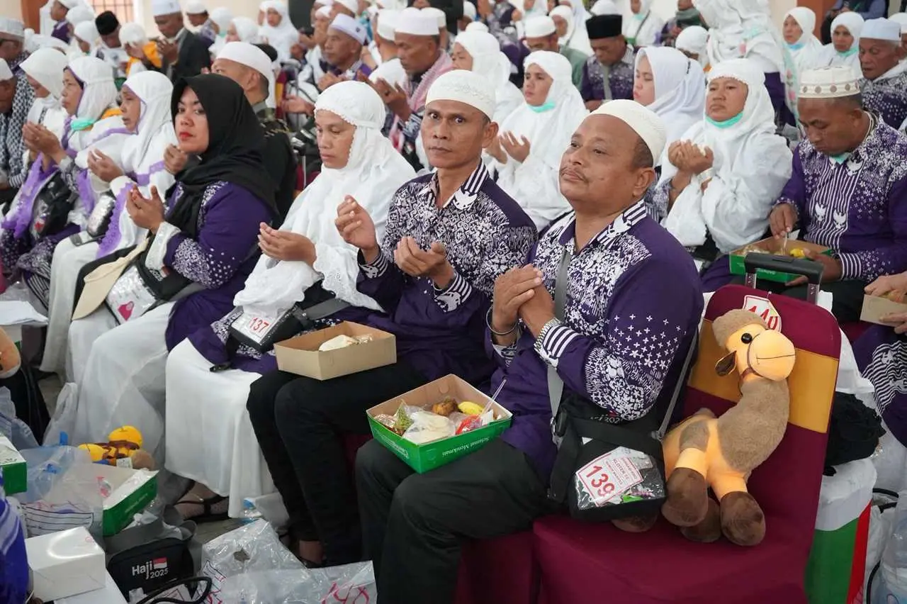 Tiba Satu Jam Lebih Awal, Jemaah Haji Kloter 18 Disambut Kumandang Azan Subuh