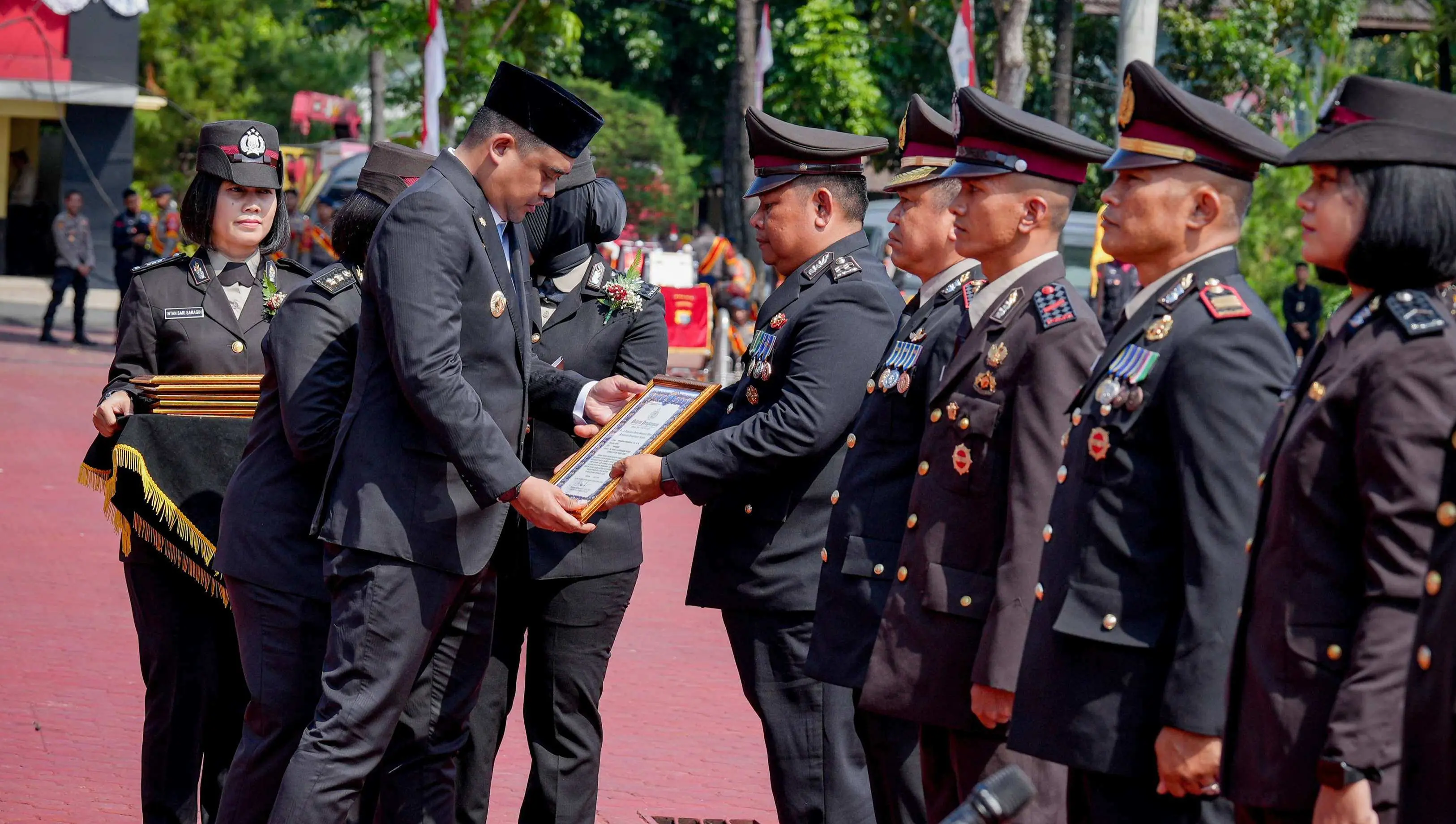 Polda Sumut Berikan Penghargaan Kepada 56 Personel Berprestasi, Meriahkan HUT Bhayangkara ke-79