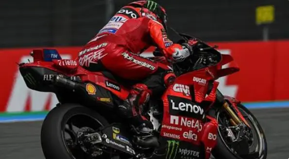Francesco Bagnaia Buka Suara Usai Marc Marquez Alami Insiden di Hari Pertama MotoGP Belanda 2025