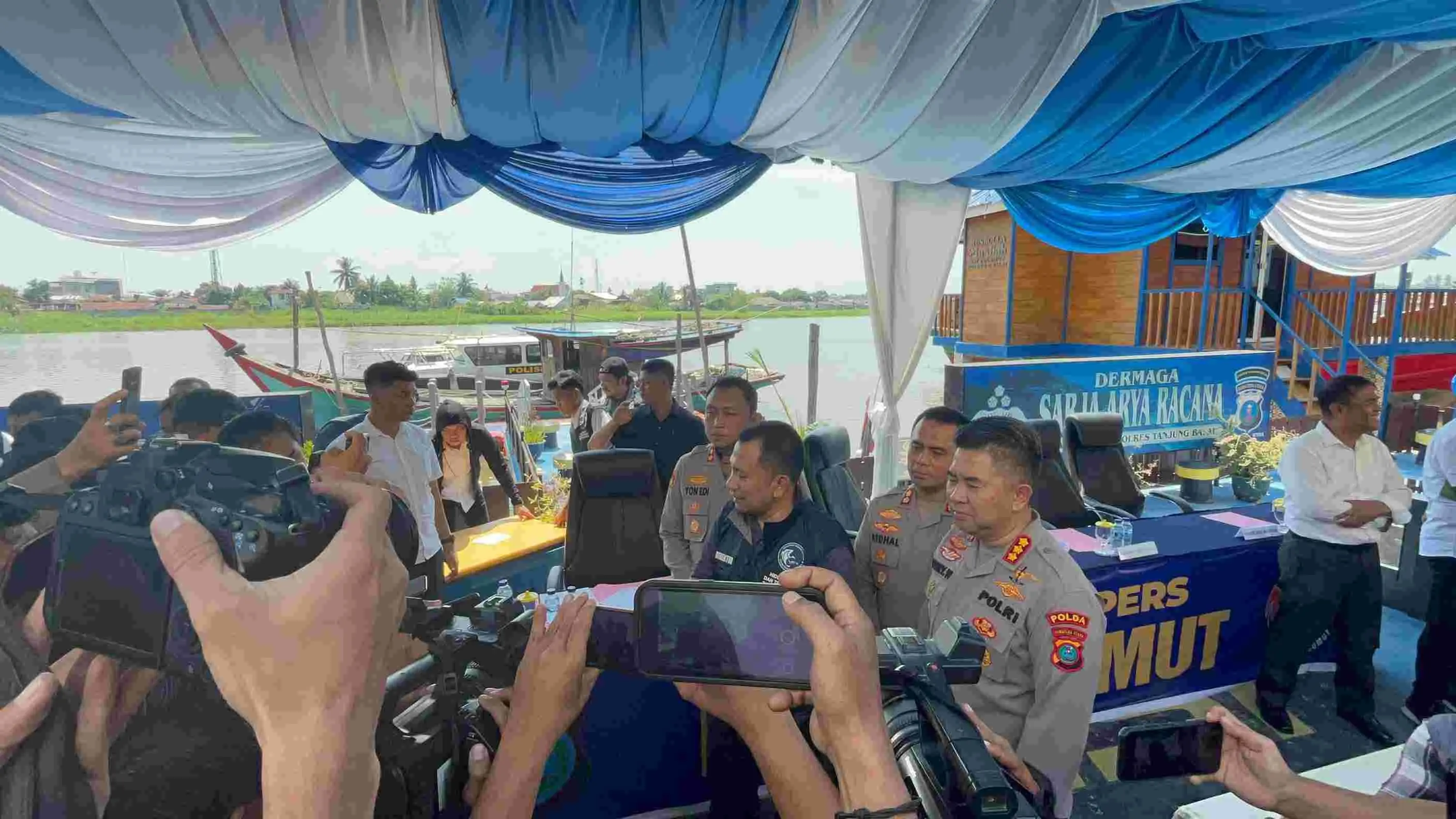 Polda Sumut Bongkar Penyelundupan 30 Kg Sabu dan 2.000 Liquid Vape dari Malaysia, DPO GS Diburu