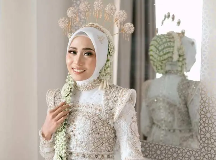 Mengenal Sosok Sendy Aulia, Istri Rizky Ridho yang Ternyata Teman Kecilnya