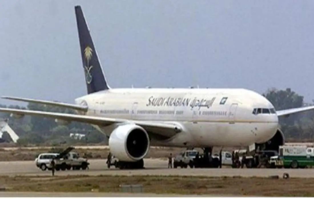 Pesawat Saudi Airlines Pengangkut Jemaah Haji Kembali di Teror Bom