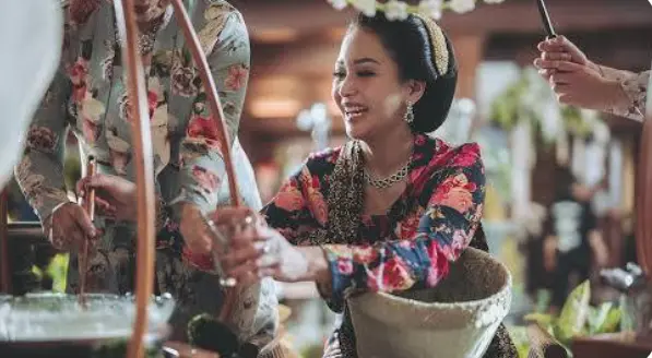 Kemewahan Blue Sapphire ala Maia Estianty, Ini Kata Pakar Perhiasan