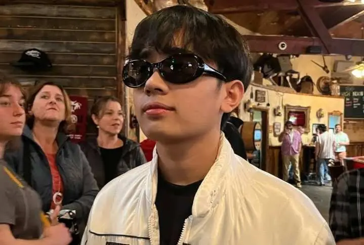 Tampan dan Berprestasi! Ini Sosok Rafly Aziz, Anak Kedua Mulan Jameela yang Akrab dengan Keluarga Ahmad Dhani 