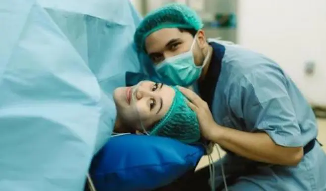 Aliyah dan Thariq Sambut Kelahiran Anak Pertama, Ini Potret Momen Persalinan