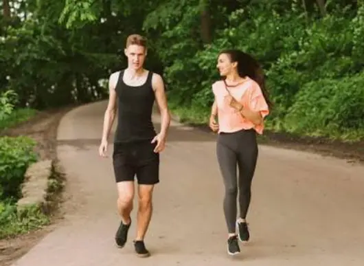 Dokter Ungkap Kelompok Orang yang Tidak Disarankan Jalan Kaki Terlalu Lama