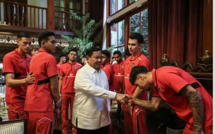 Fantastis! Segini Harga Jam Tangan Rolex Hadiah dari Prabowo untuk Timnas Indonesia