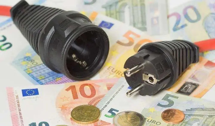 8 Tips Hemat Listrik, Cara Cerdas Mengurangi Tagihan dan Menjaga Lingkungan  ‎