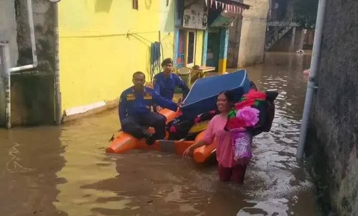 ‎16 Titik di Tangsel Terendam Banjir Usai Hujan Deras, Ratusan Warga Terdampak  ‎