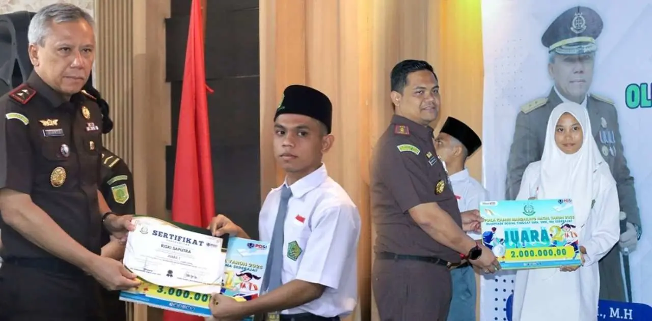Kejari Madina Menerima Kunjungan Kepala Kejaksaan Tinggi Sumatera Utara Sekaligus Hadiri Acara Penutupan Piala Kajari Madina 2025