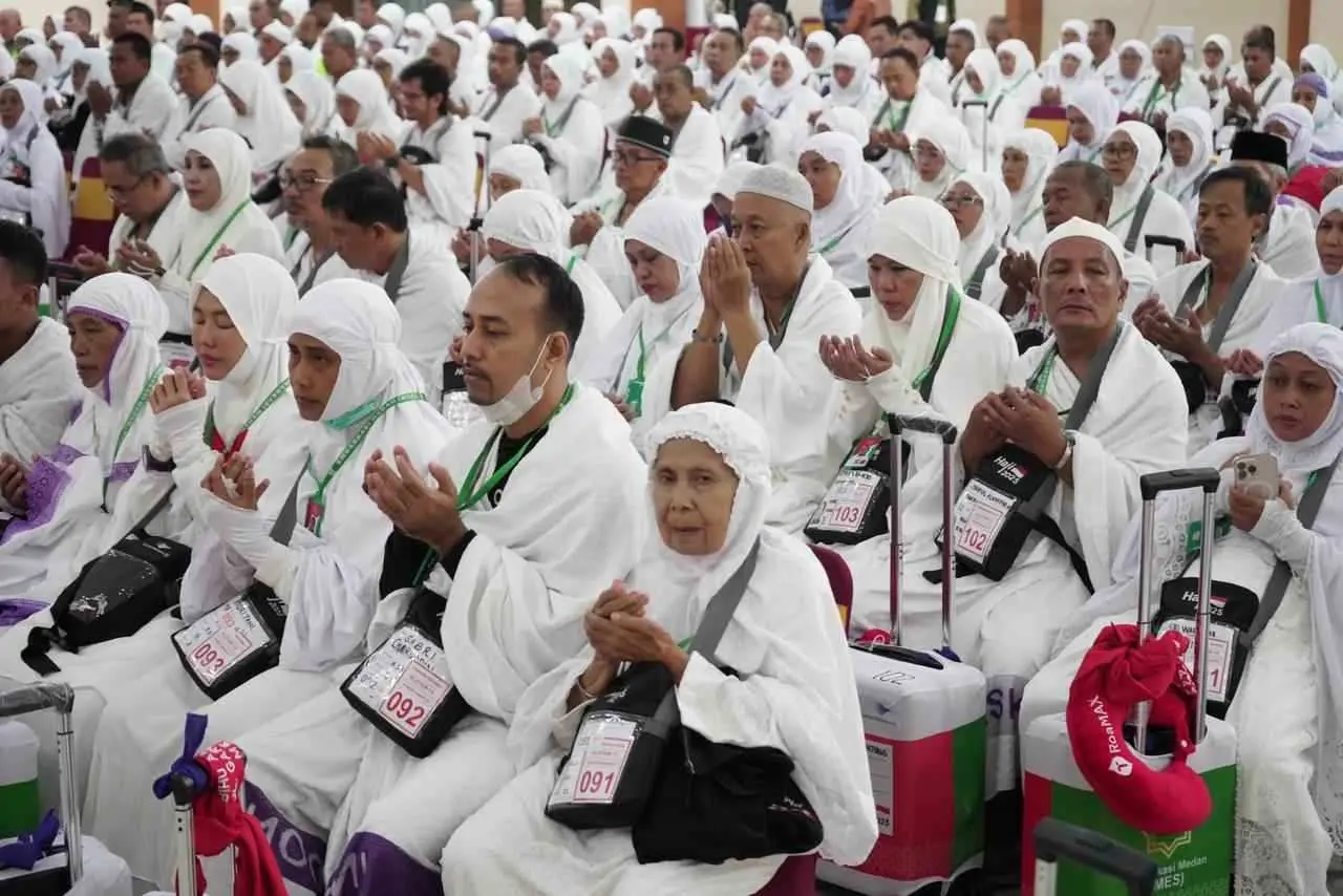 Jemaah Calhaj Kloter 13 Langsung Pakai Kain Ihram Sejak di Ahmed 