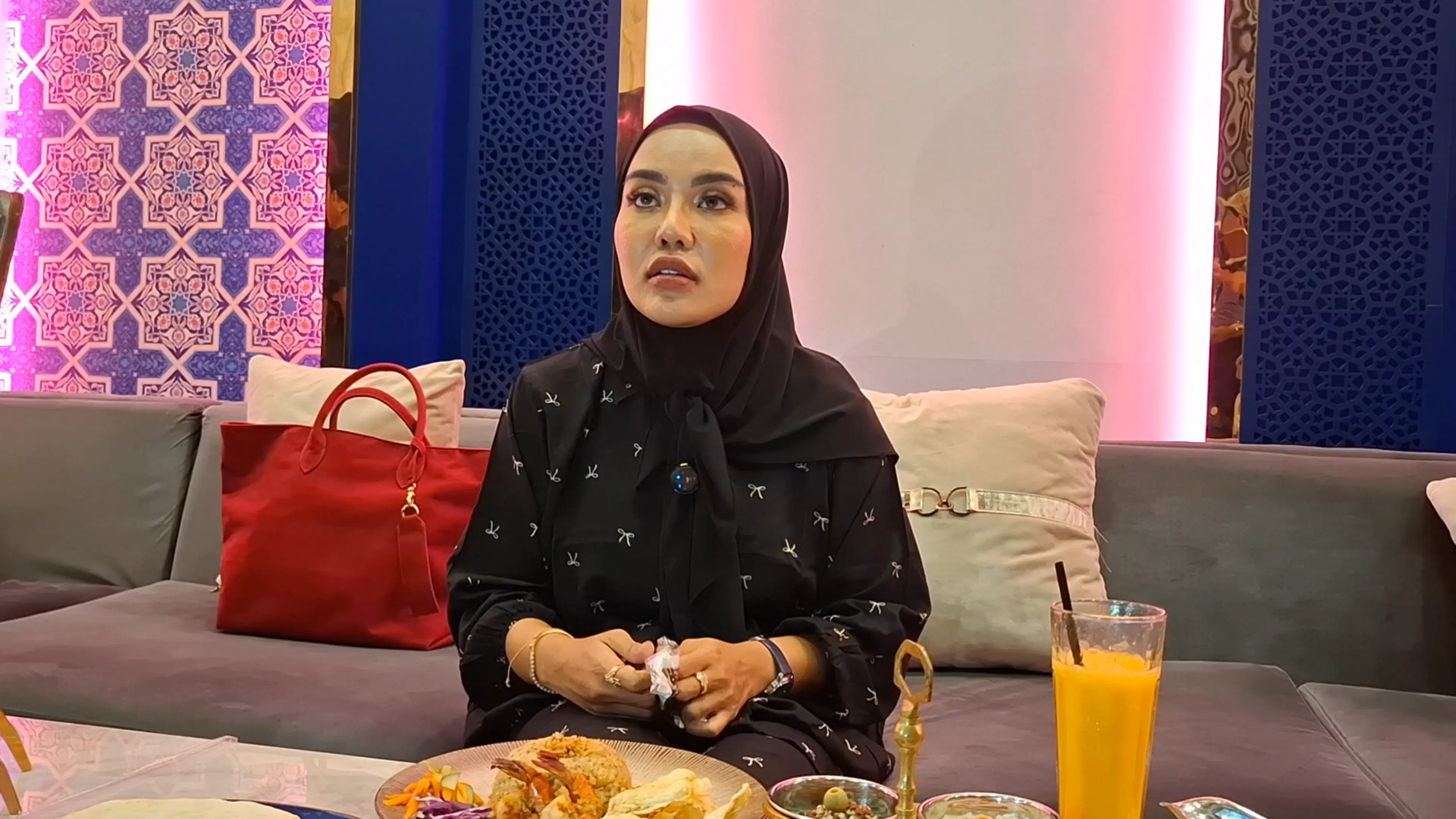 (VIDEO) Isi Waktu Luang, Medina Zein Rasakan Kuliner di Shisha Star Restaurant