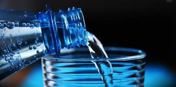 ‎7 Manfaat Luar Biasa Minum Air Putih yang Cukup, Salah satunya Baik Untuk Pencernaan   ‎