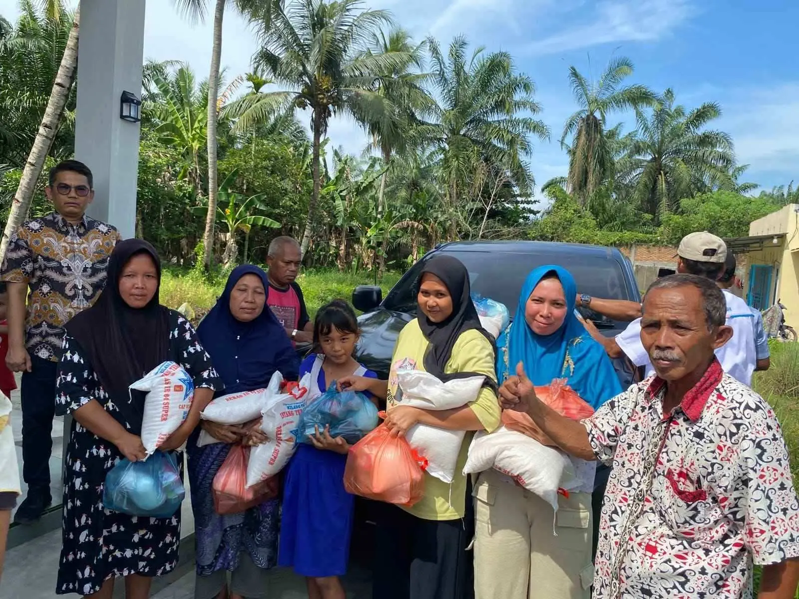 PTPN IV Regional II Kebun Adolina Perbaungan Berikan 70 Paket Sembako kepada Masyarakat 