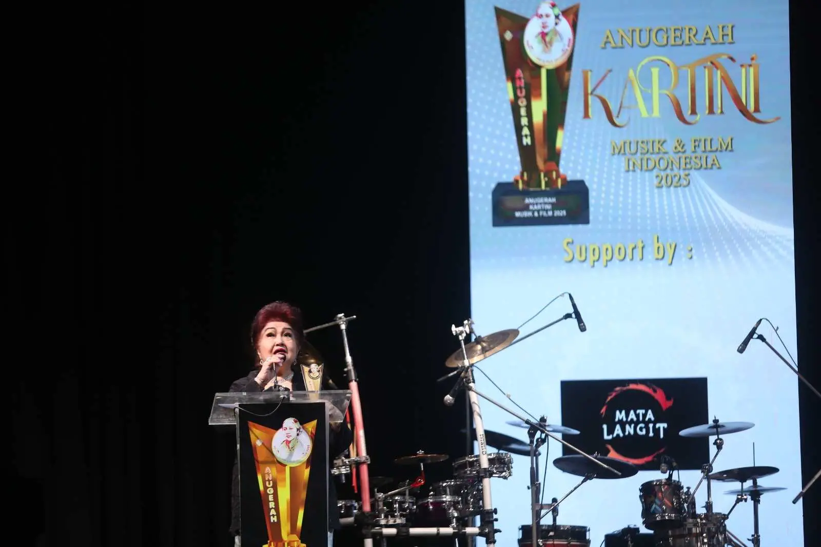 Sempat Pesimis, Ernie Djohan Raih Penghargaan Anugerah Kartini Musik dan Film 2025