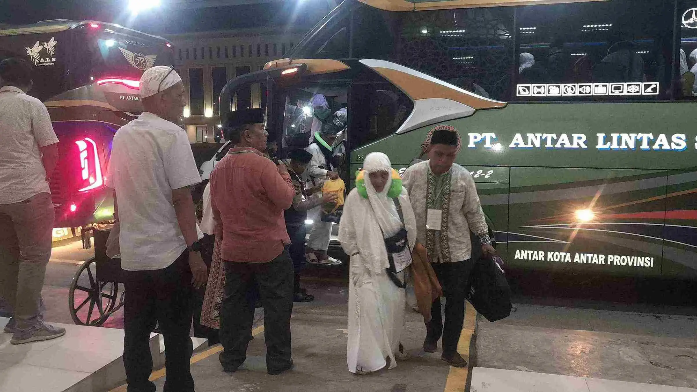 Jamaah Calon Haji Kloter 1 Tiba di Ahmed Pukul 23.30 WIB Malam