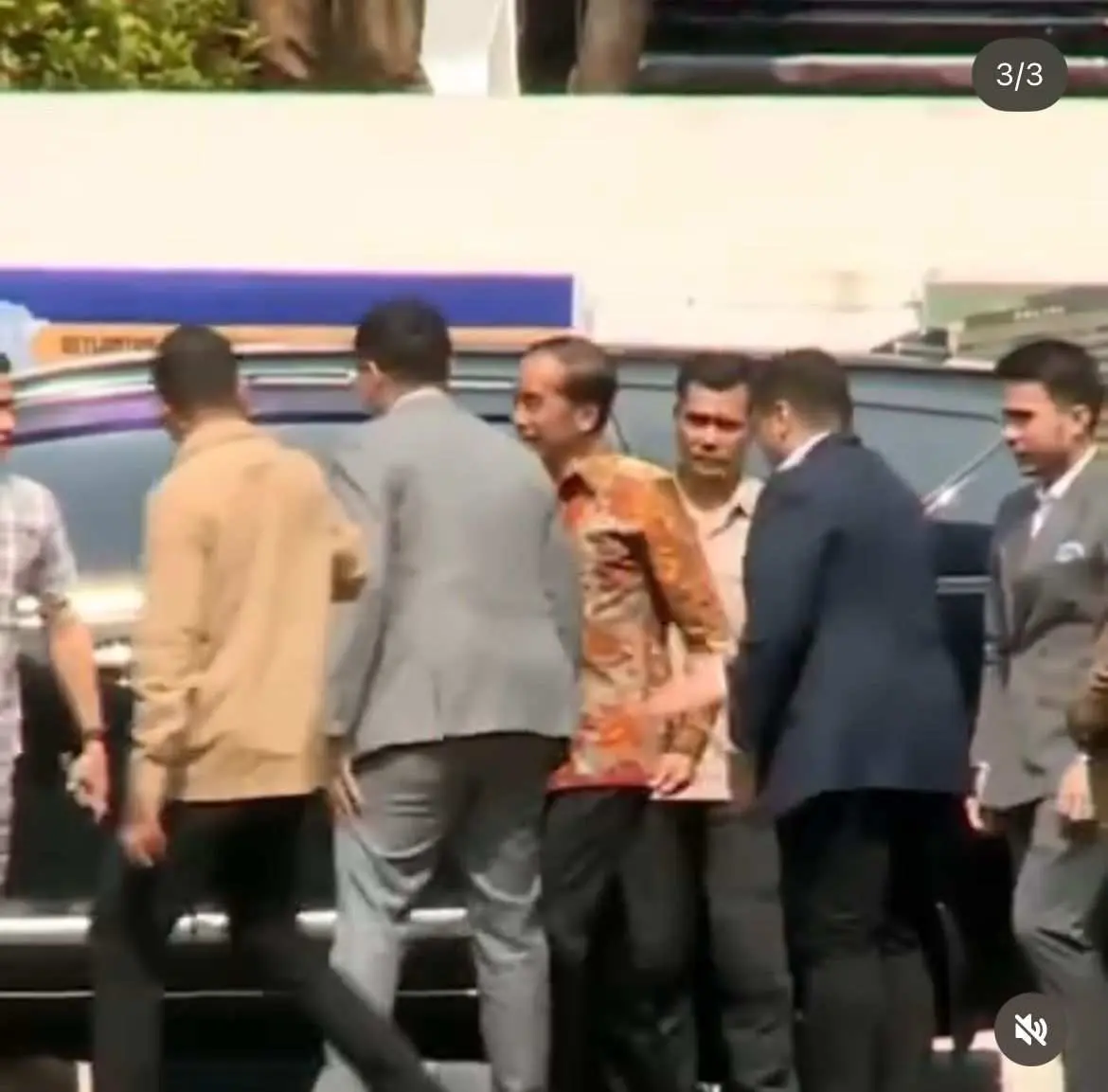 (VIDEO) Momen Jokowi Datangi Polda Metro Jaya untuk Laporkan Dugaan Fitnah dan Pencemaran Nama Baik