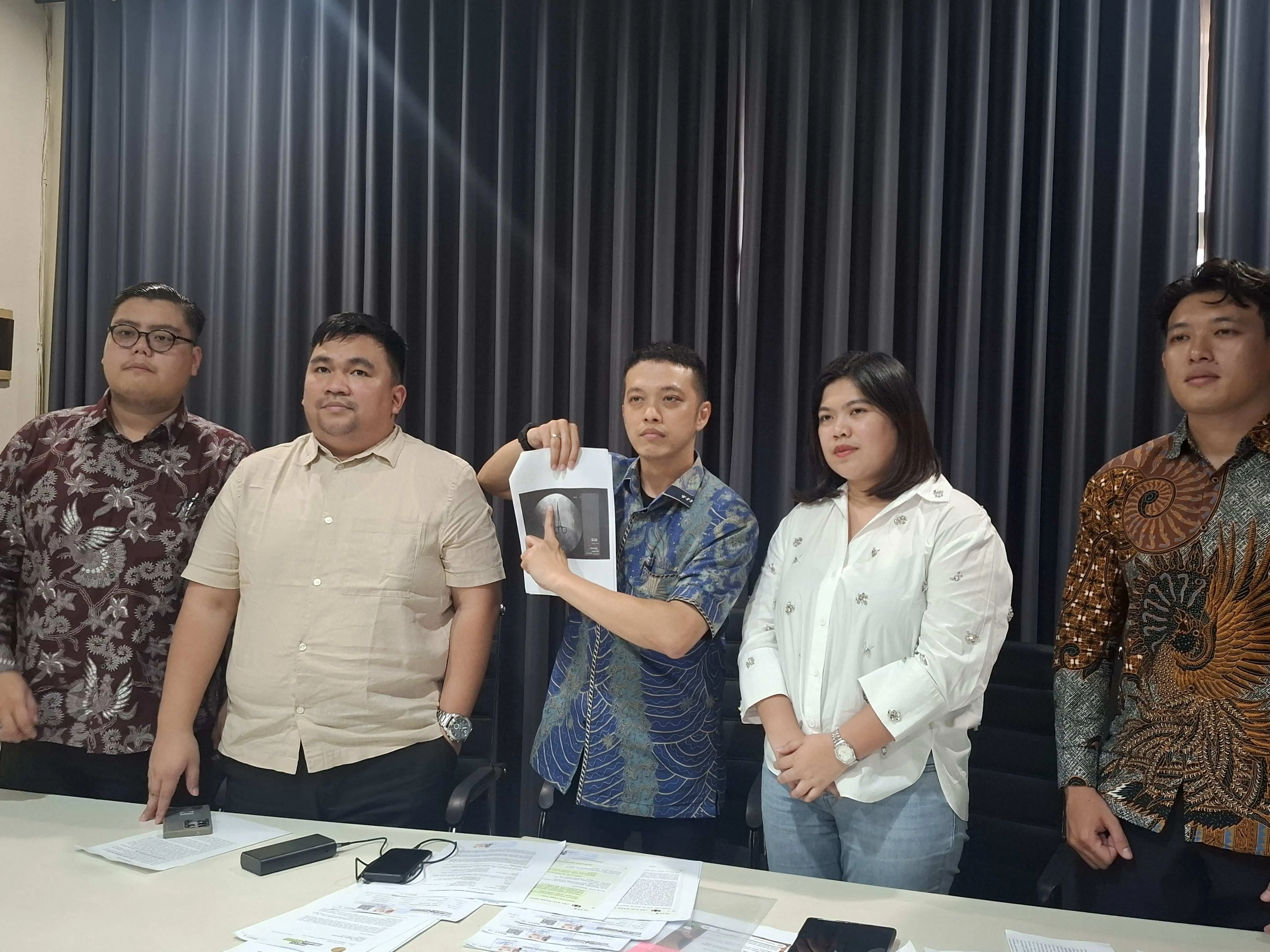 (VIDEO) 2 Jarum Tertinggal di Tubuh, Wanita Ini Tuntut Rumah Sakit dan Dokter Terkait Dugaan Malpraktik