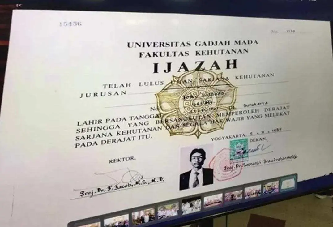 Massa Geruduk Rumah Jokowi di Solo, Tuntut Tunjukkan Bukti Ijazah!