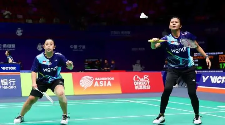 Debut Manis Ganda Putri Sarah-Agnia Lolos ke Babak 16 Besar Kejuaraan Bulutangkis Asia 2025  ‎