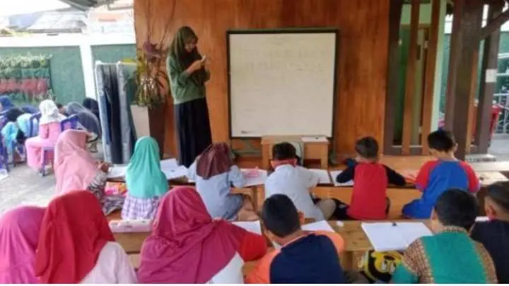 Bukan di Pare Kediri, Kampung Inggris Ini ada di Kota Tangerang