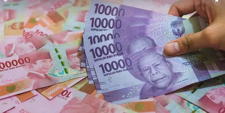 Akibat Perang Dagang AS, Rupiah Melemah Hingga Hampir Sentuh Rp17.000 per USD   ‎