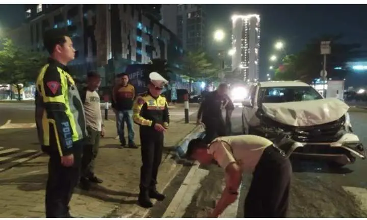 6 Orang Luka Luka Akibat Kecelakaan yang Libatkan 2 Kendaraan di Lampu Merah BSD Cisauk Tangerang 