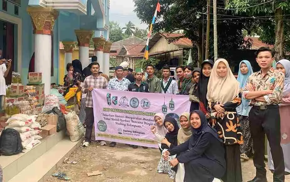 HMI Cabang Mandailing Natal Salurkan Bantuan untuk Korban Banjir di Padang Sidimpuan