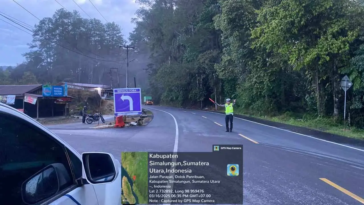Banjir Bandang Terjang Parapat, Polisi Bergerak Cepat Amankan Arus Lalu Lintas dan Warga