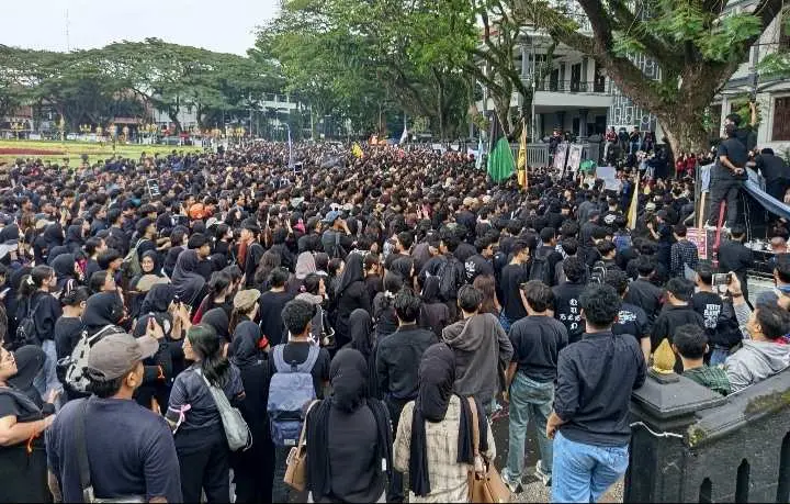 Apa Maksud Tagar Indonesia Gelap yang Ramai Diperbincangkan di  Sosial Media?