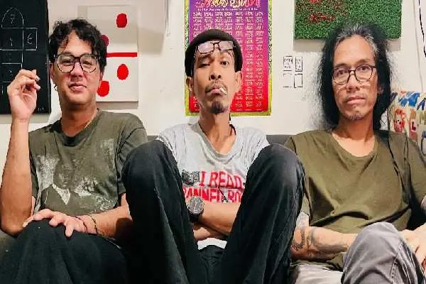 Jason Ranti, Iksan Skuter dan Bagus Dwi Danto Bentuk Trio Lesehan