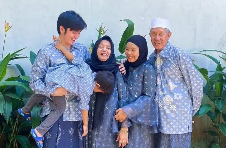 Jarang Tersorot! Ini Fakta-fakta Tentang Keluarga Angga Yunanda yang Dikenal Harmonis dan Penuh Kasih