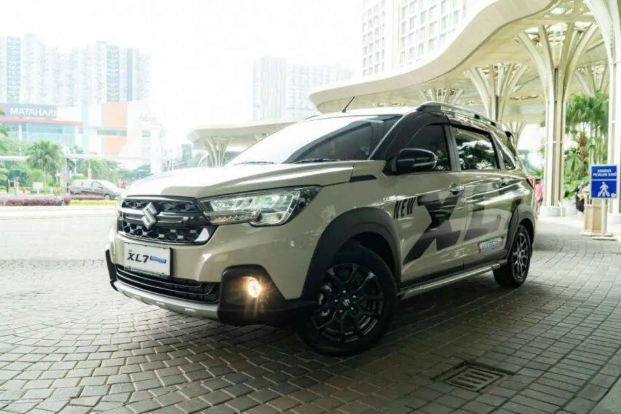 Suzuki XL7 Hybrid Kombinasi Teknologi dan Kenyamanan untuk Keluarga Modern