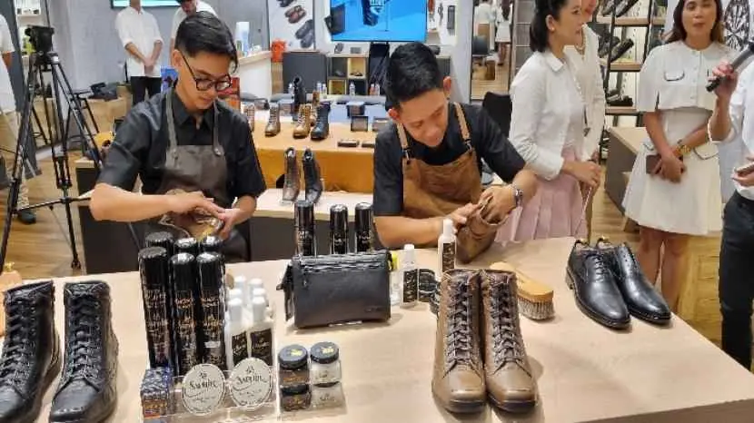 Kolaborasi Gino Mariani dan Stop N Go Dukung Sepatu Kulit Karya Anak Bangsa