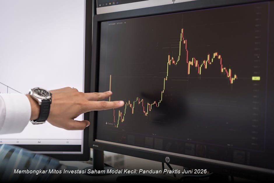 Grafik lilin (candlestick) saham berwarna hijau mendominasi layar monitor canggih di sebuah ruang trading modern, mengindikasikan optimisme pasar.