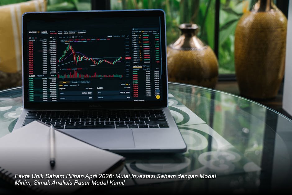 Visualisasi grafik harga saham dengan garis moving average berwarna hijau yang sedang menanjak tajam di atas latar belakang layar monitor bursa saham modern.