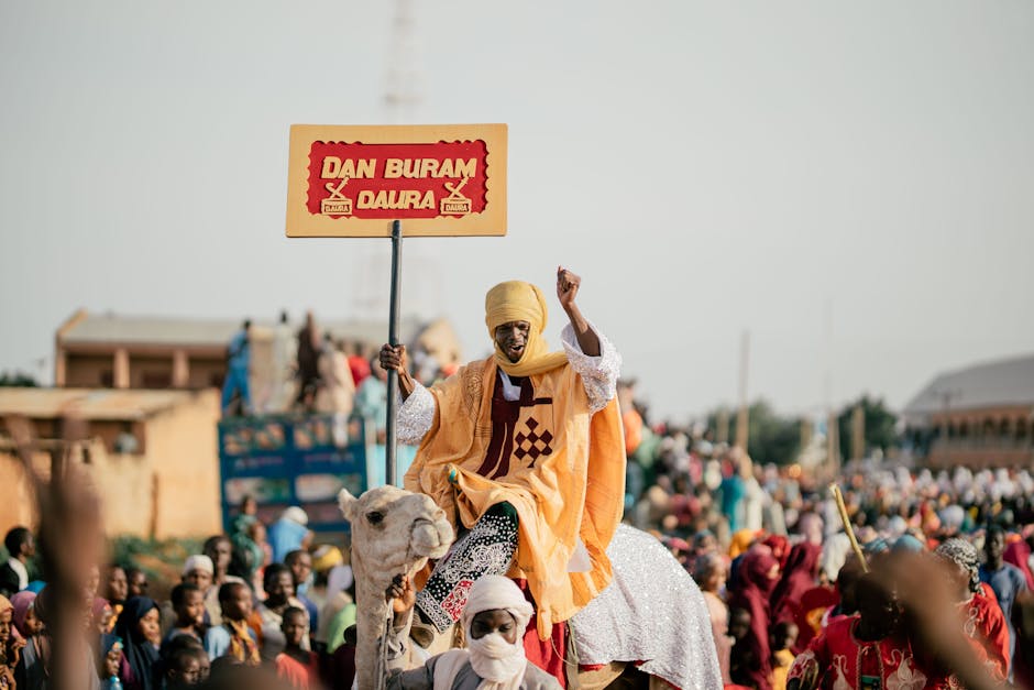 Foto berbagai jenis makanan olahan kemasan dan daging proses yang ditata secara menarik namun mengandung risiko kesehatan tersembunyi.