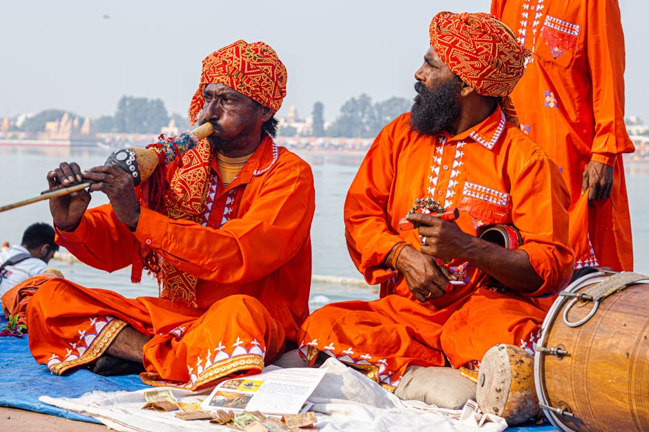 Seseorang sedang membaca buku panduan kesehatan dan menyiapkan makanan bergizi di meja makan sebagai persiapan puasa.